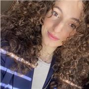 Laureata in Chimica e Tecnologie Farmaceutiche, lavoro nel campo della Chimica farmaceutica